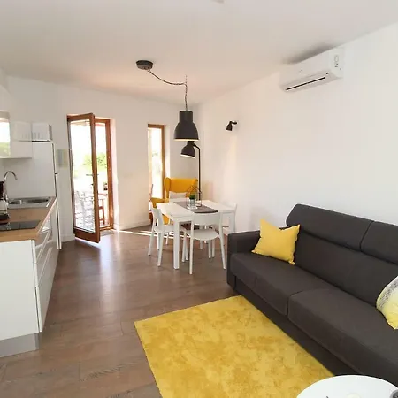 Nainer Apartment *