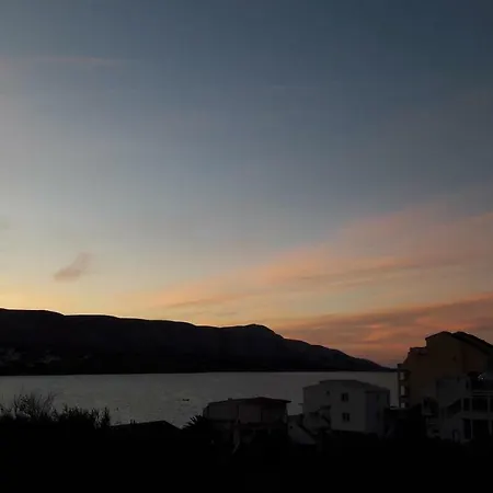 Nainer Apartman Pag Town